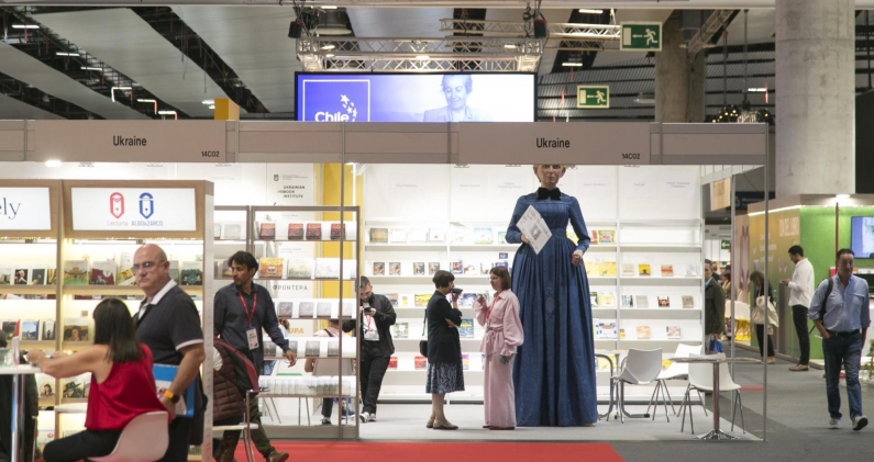 Ucrania participa en LIBER 2025 junto a 24 países, en una feria que impulsa la proyección internacional del libro en español. LIBER Ucrania participa en LIBER 2025 junto a 24 países, en una feria que impulsa la proyección internacional del libro en español. LIBER