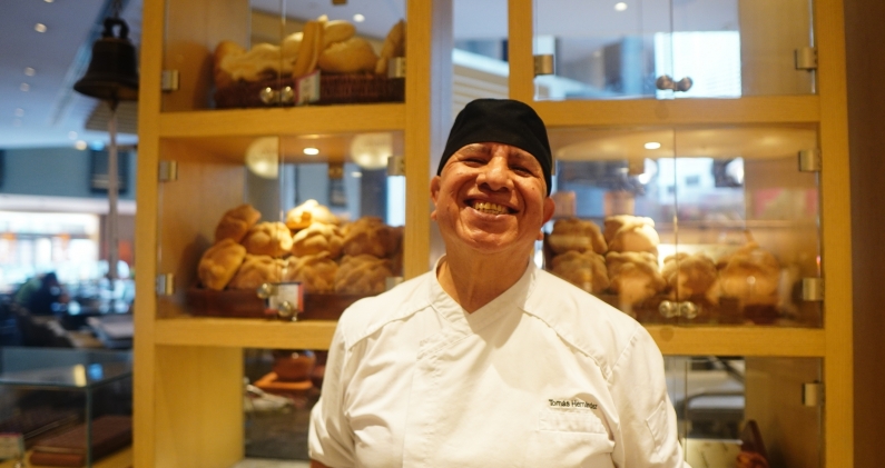 Tomás Hernández, maestro pastelero de Pastelería Amado, combina técnicas clásicas y experimentación. DTP