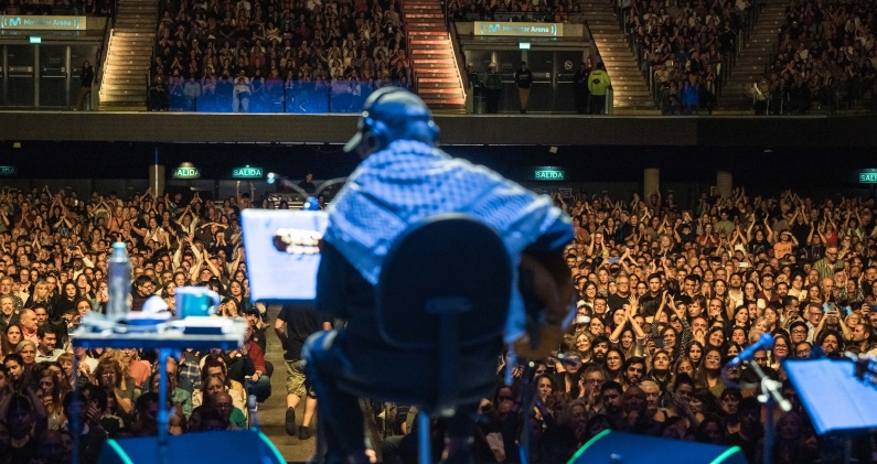 El público del Movistar Arena de Buenos Aires escucha atento a Silvio Rodríguez. KALOIAN SANTOS CABRERA El público del Movistar Arena de Buenos Aires escucha atento a Silvio Rodríguez. KALOIAN SANTOS CABRERA