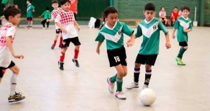 Victoria Maradey, con la camiseta del Club Calzada, cuando empezaba a abrirse camino entre los varones. CORTESÍA