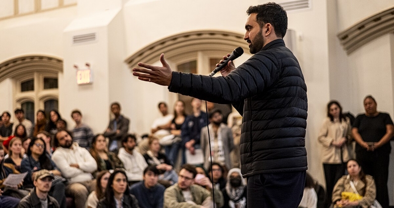 Zohran Mamdani en un acto organizado por los Socialistas Democráticos de América en la Church of the Village, Nueva York. Zohran Mamdani en un acto organizado por los Socialistas Democráticos de América en la Church of the Village, Nueva York.