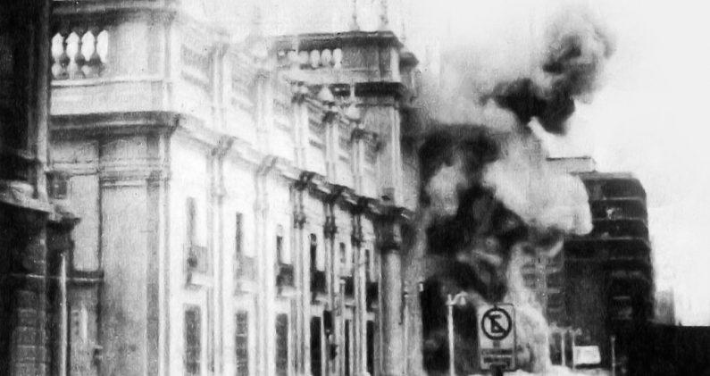Bombardeo del Palacio de La Moneda durante el golpe de Estado del 11 de septiembre de 1973, una herida que aún atraviesa Chile. BIBLIOTECA DEL CONGRESO NACIONAL DE CHILE Bombardeo del Palacio de La Moneda durante el golpe de Estado del 11 de septiembre de 1973, una herida que aún atraviesa Chile. BIBLIOTECA DEL CONGRESO NACIONAL DE CHILE