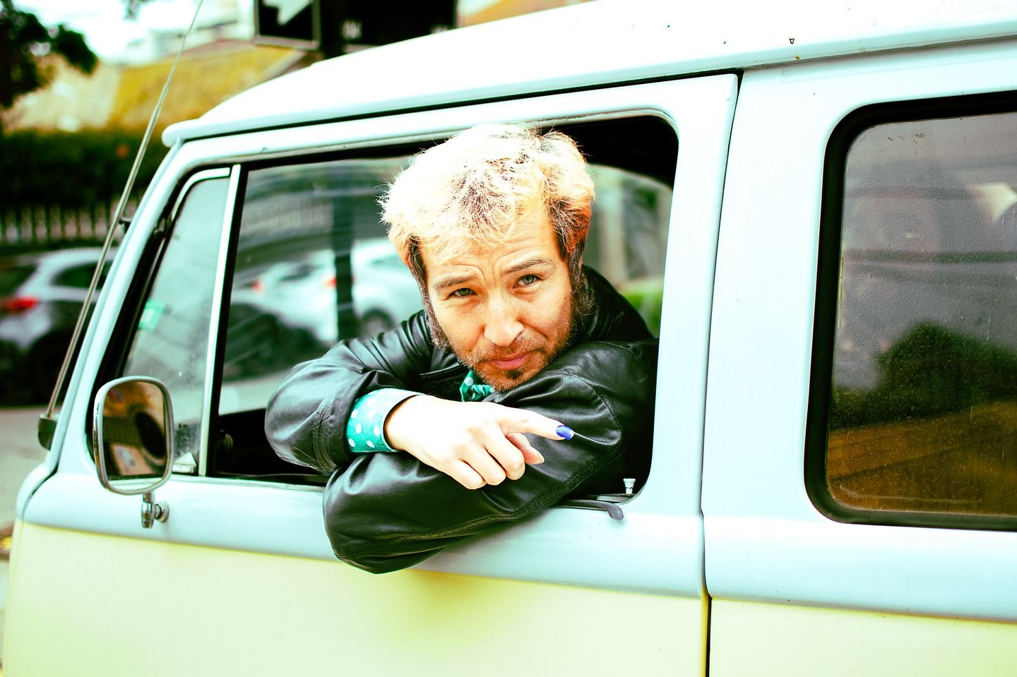 El músico chileno Chinoy mantiene una trayectoria marcada por la errancia, la independencia creativa y su vínculo con la poesía. CORTESÍA