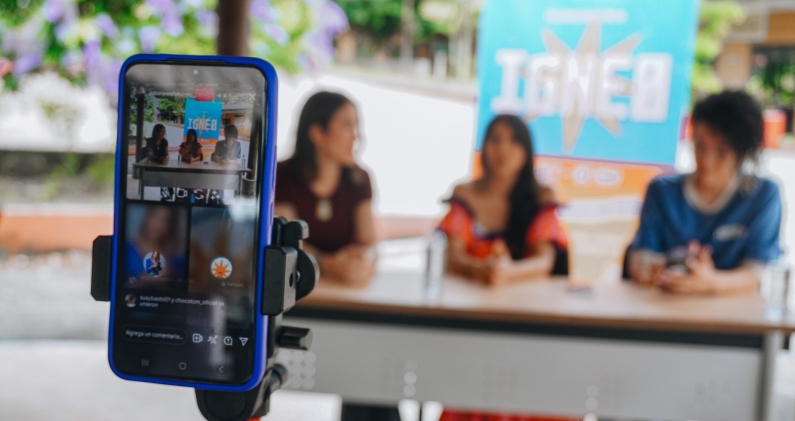 Desarrollo de conversatorio y transmisión del mismo en redes sociales en el marco de ÍGNEO: Encuentro Fotográfico de los Llanos Orientales. MTQ Desarrollo de conversatorio y transmisión del mismo en redes sociales en el marco de ÍGNEO: Encuentro Fotográfico de los Llanos Orientales. MTQ