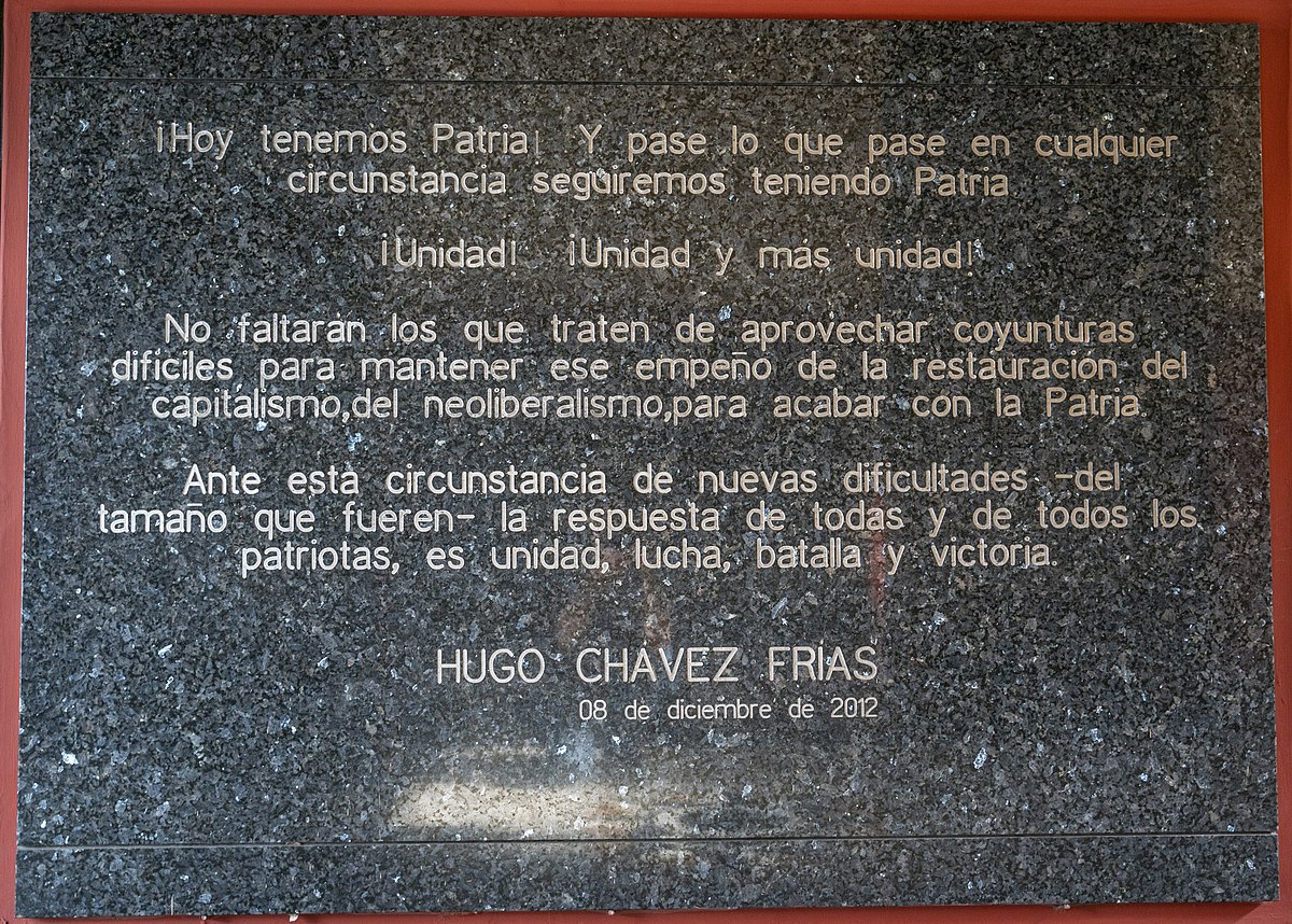 Placa con el último mensaje público de Hugo Chávez, instalada en el Cuartel de la Montaña, su mausoleo en Caracas. BEN NORTON