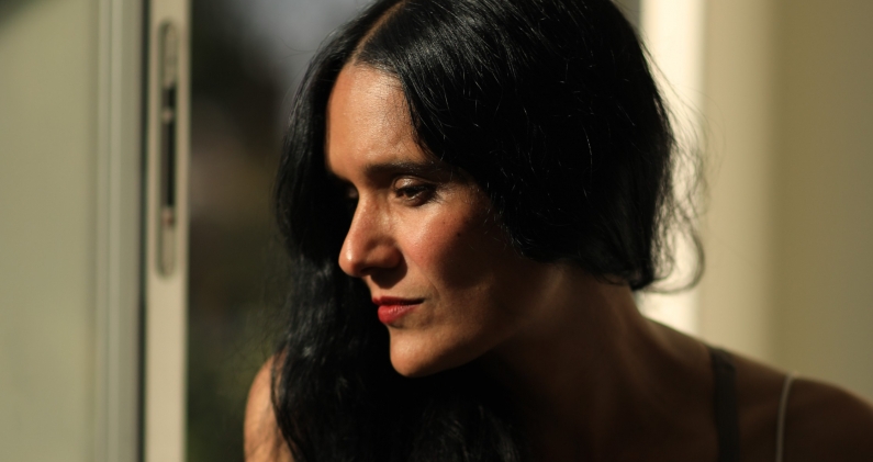 La escritora Alma Delia Murillo aborda en su nuevo libro el impacto humano de las desapariciones en México. ANA HOP