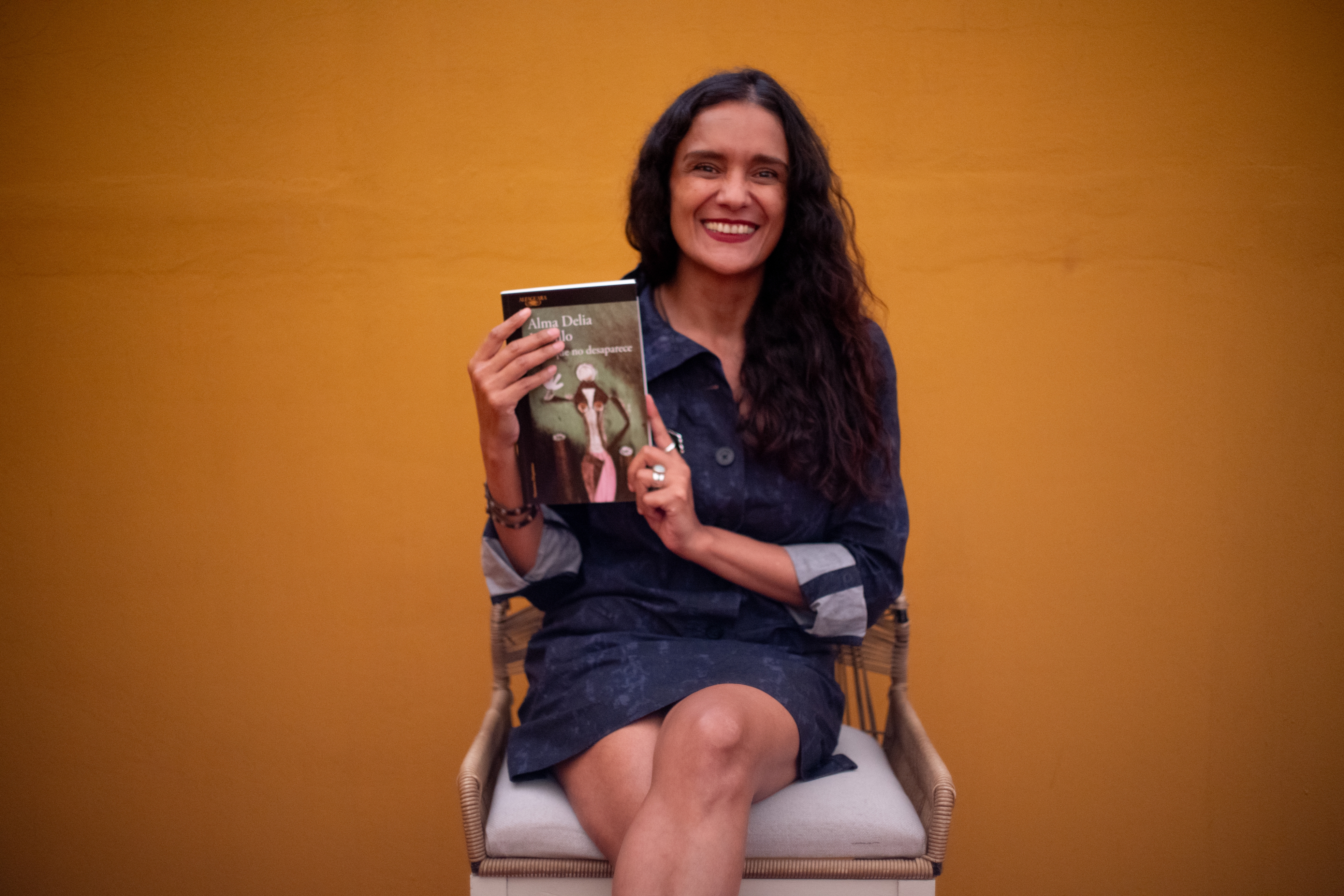 Alma Delia Murillo, una de las voces más destacadas de la nueva narrativa mexicana, autora de la novela 'Raíz que no desaparece'.  SERGIO G. SILVA