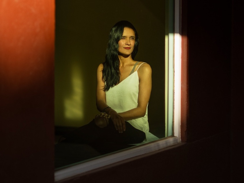 Alma Delia Murillo, autora de Raíz que no desaparece, una ficción nacida de acompañar a madres que buscan a sus familiares desaparecidos. ANA HOP