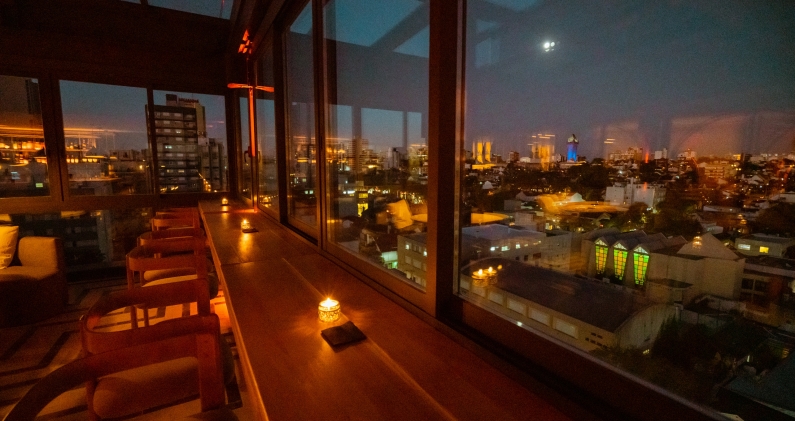 Furia Puro Fuego, el rooftop cárnico de Mar del Plata, con vistas privilegiadas de la ciudad. CORTESÍA Furia Puro Fuego, el rooftop cárnico de Mar del Plata, con vistas privilegiadas de la ciudad. CORTESÍA