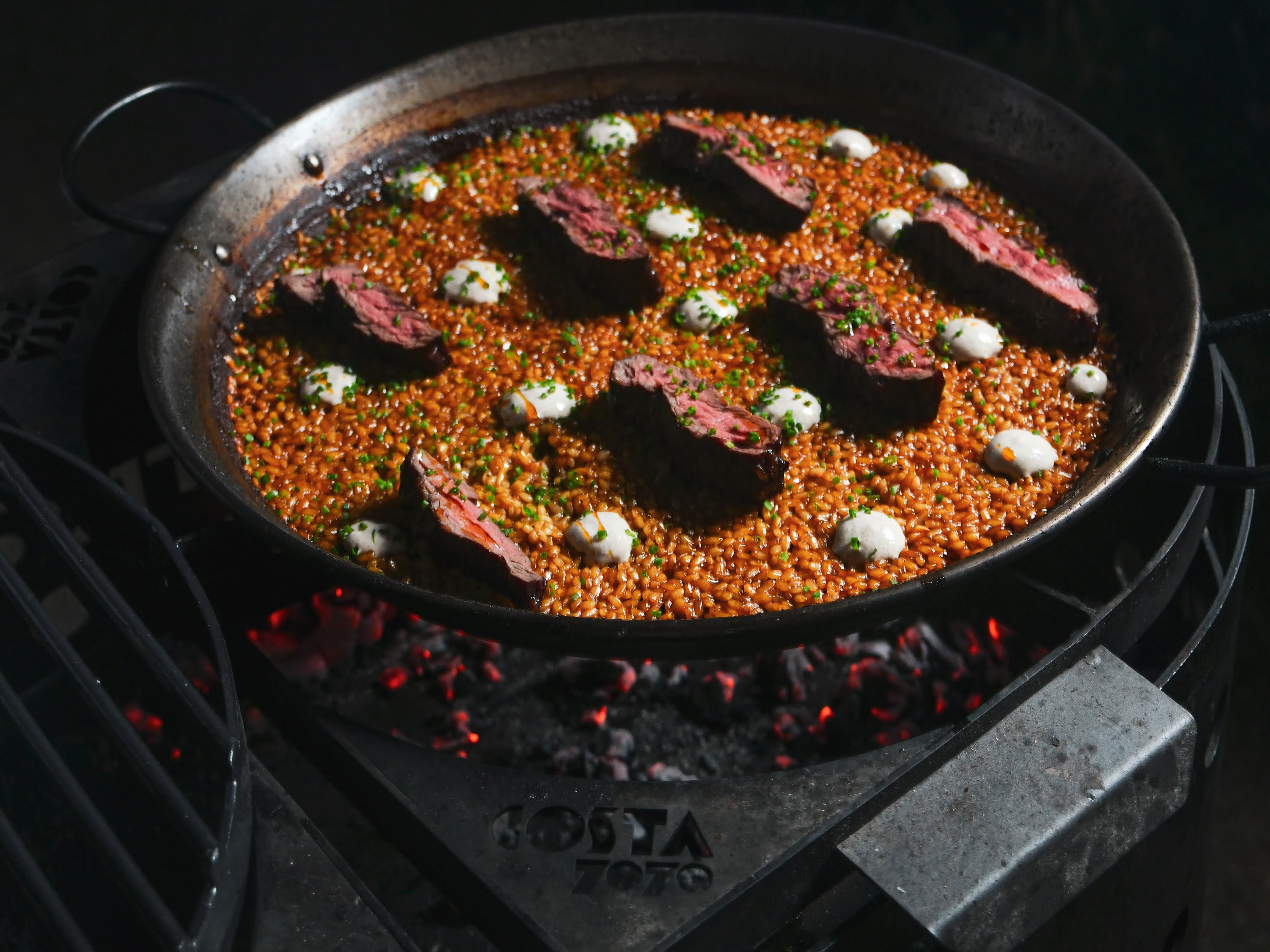 La paella perfecta de Pedro Barguero en el restaurante Costa 7070. CORTESÍA