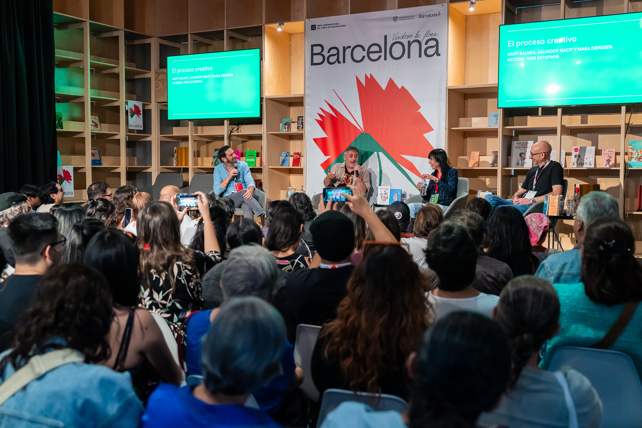 Actividad sobre el proceso creativo en el Pabellón de Barcelona durante la FIL 2025. FIL / NABIL QUINTERO