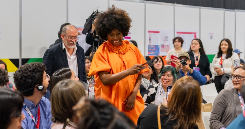 Chimamanda Ngozi Adichie durante su encuentro con lectores en la FIL 2025. FIL / NABIL QUINTERO Chimamanda Ngozi Adichie durante su encuentro con lectores en la FIL 2025. FIL / NABIL QUINTERO