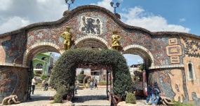 El Parque de la Identidad Wanka, en la ciudad peruana de Huancayo, dedicado a la memoria y al legado de los grandes artistas vernaculares del Ande central. LAURA AGUINAGA