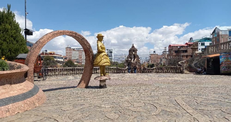 Monumento a Angélica Quintana, en el Parque de la Identidad Wanka de Huancayo (Perú). LAURA AGUINAGA