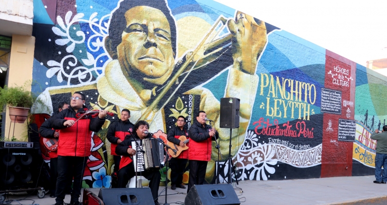 Mural dedicado a Francisco Leytth Navarro, fundador de la Estudiantina Perú. MUNICIPALIDAD PROVINCIAL DE HUANCAYO
