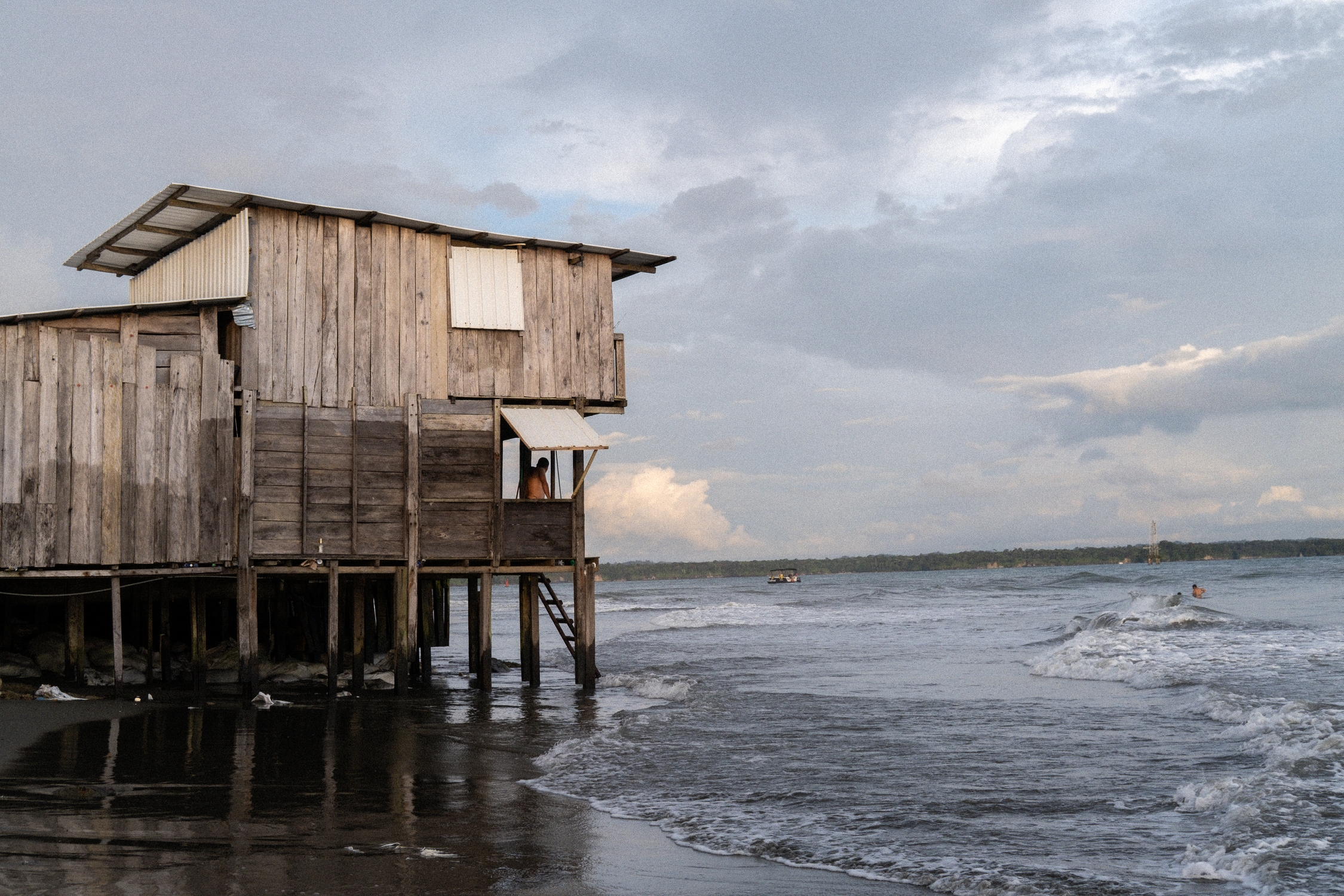 Las casas más afectadas están siendo la de la zona sur de Juanchaco. MT