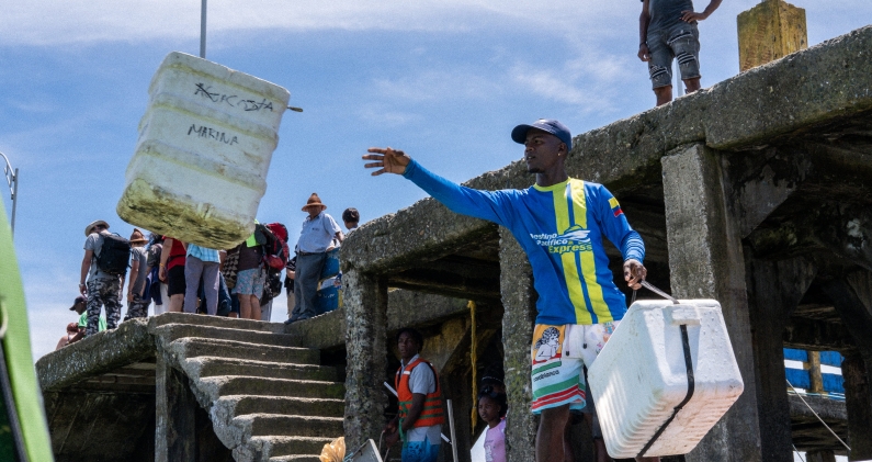 El transporte de mercancía se maneja por transporte marítimo entre Juanchaco, Ladrilleros, La Barra y Buenaventura. MT