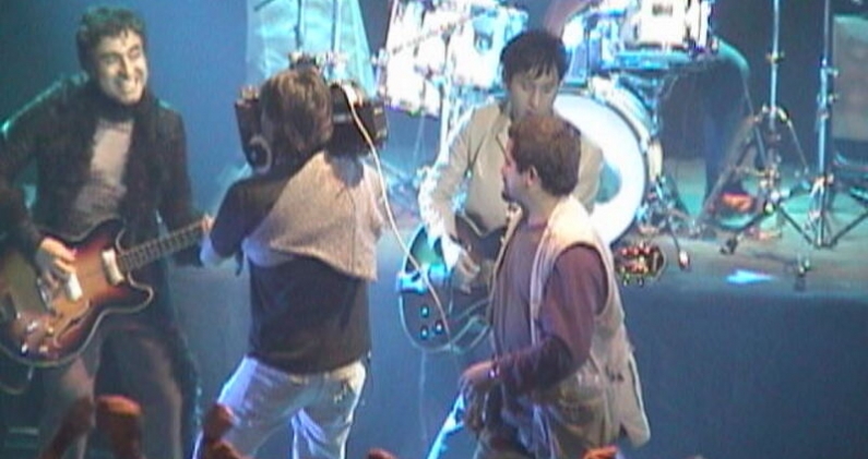 Los Prisioneros durante el videoclip de 'Ultra Derecha en MTV. ARCHIVO CARLOS MOENA