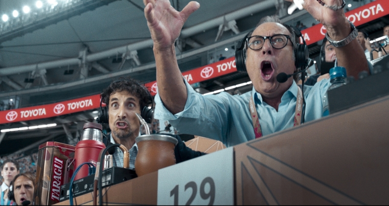 Guillermo Francella encarna a un relator deportivo en una de las historias de 'Homo Argentum'. CEDIDA