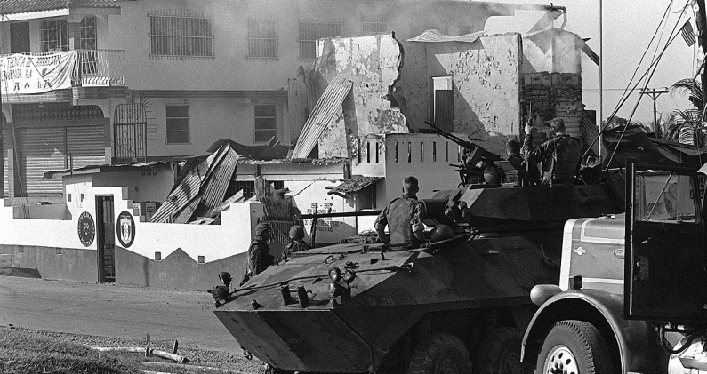 Marines estadounidenses durante la Operación Causa Justa en Panamá, 1989. PH1 ELLIOTT