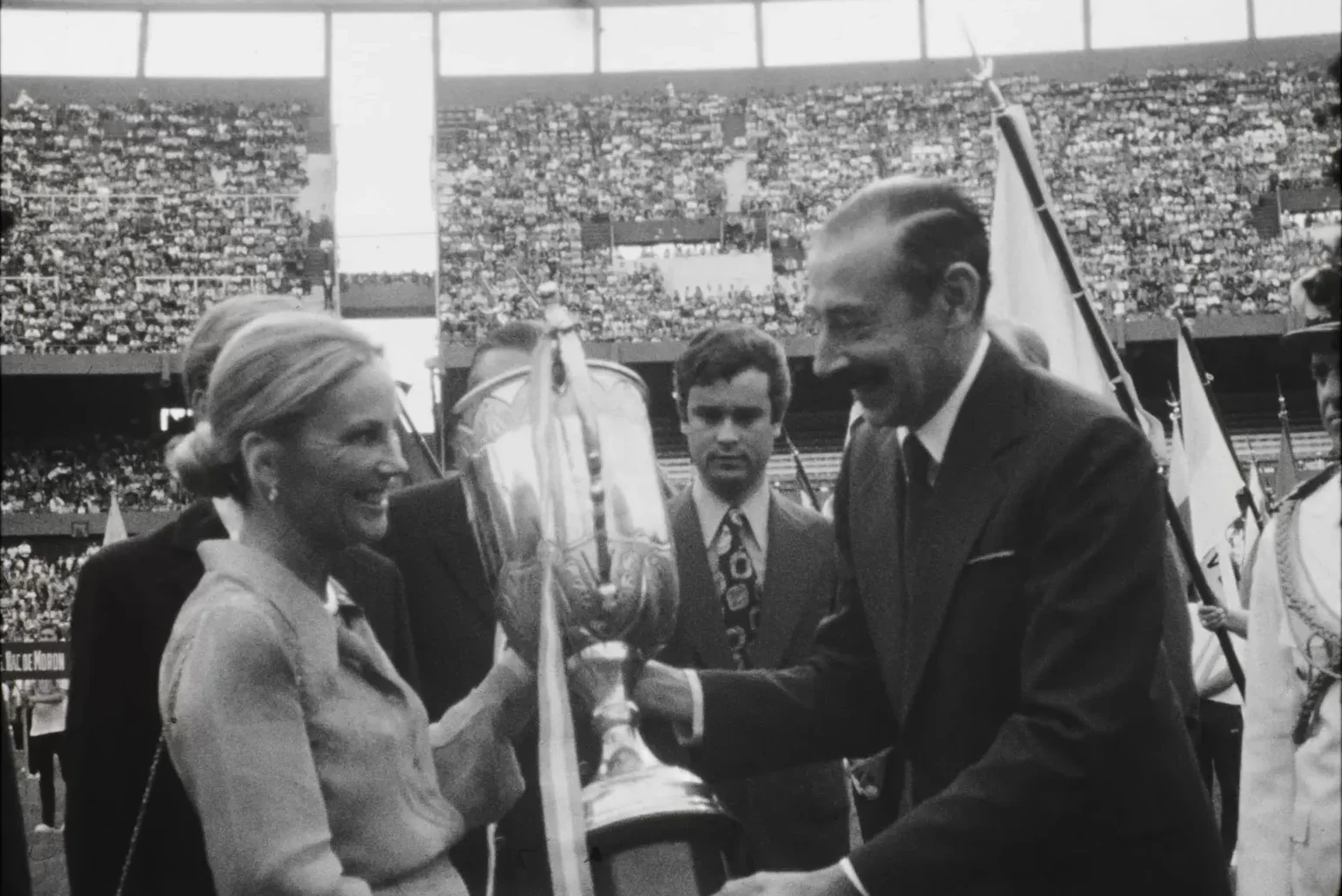 Jorge Rafael Videla en el Mundial de fútbol de 1978, en una imagen registrada por la televisión y recuperada en 'LS83', la última película de Herman Szwarcbart. CORTESÍA