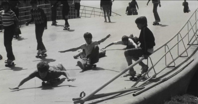 Escena cotidiana registrada por la televisión durante la dictadura, recuperada en 'LS83', de Herman Szwarcbart. CORTESÍA