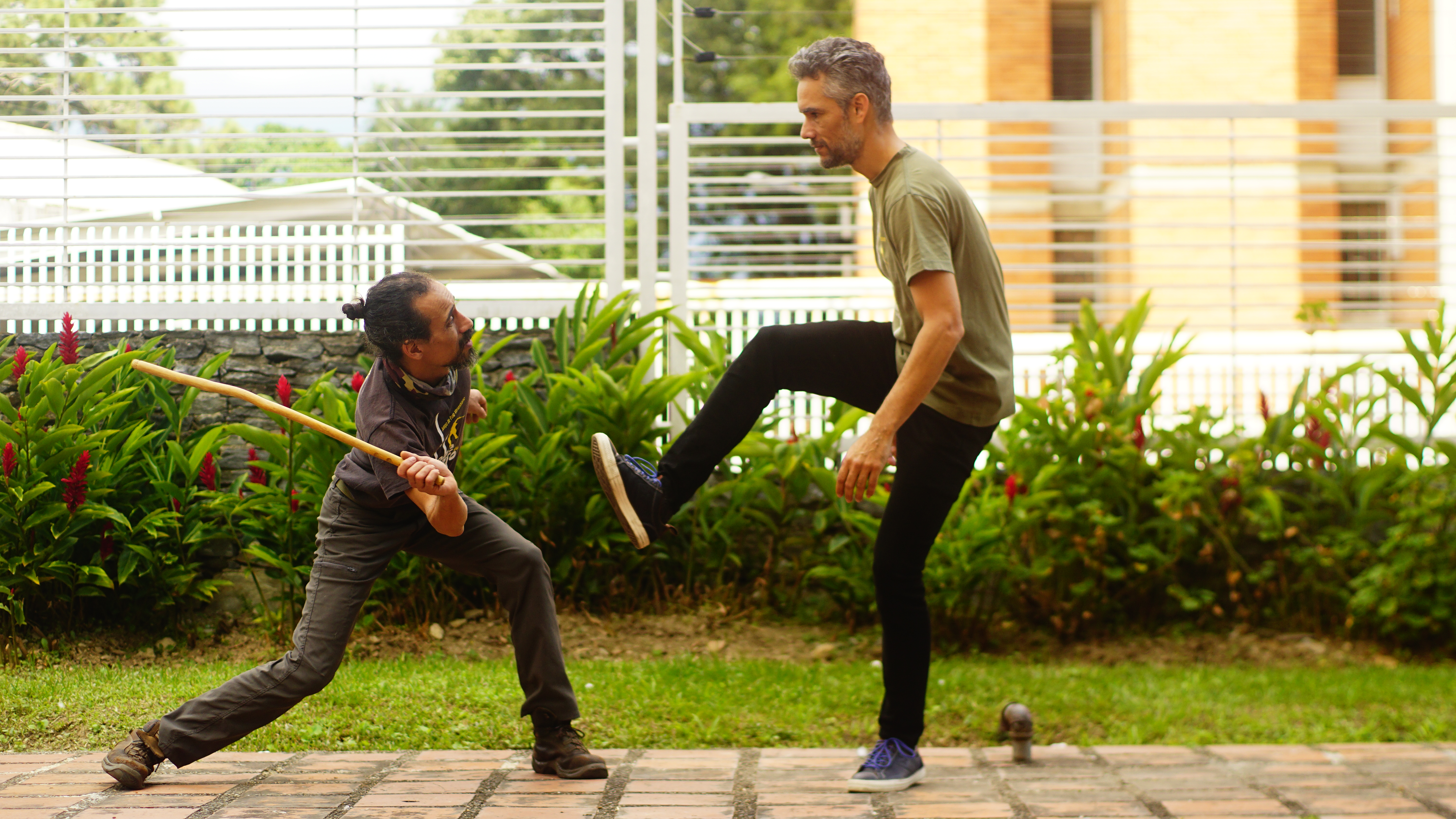 Sesión de entrenamiento del Juego del Garrote, una práctica tradicional de combate en Venezuela que hoy enfrenta el riesgo de desaparecer. DIEGO TORRES PANTÍN