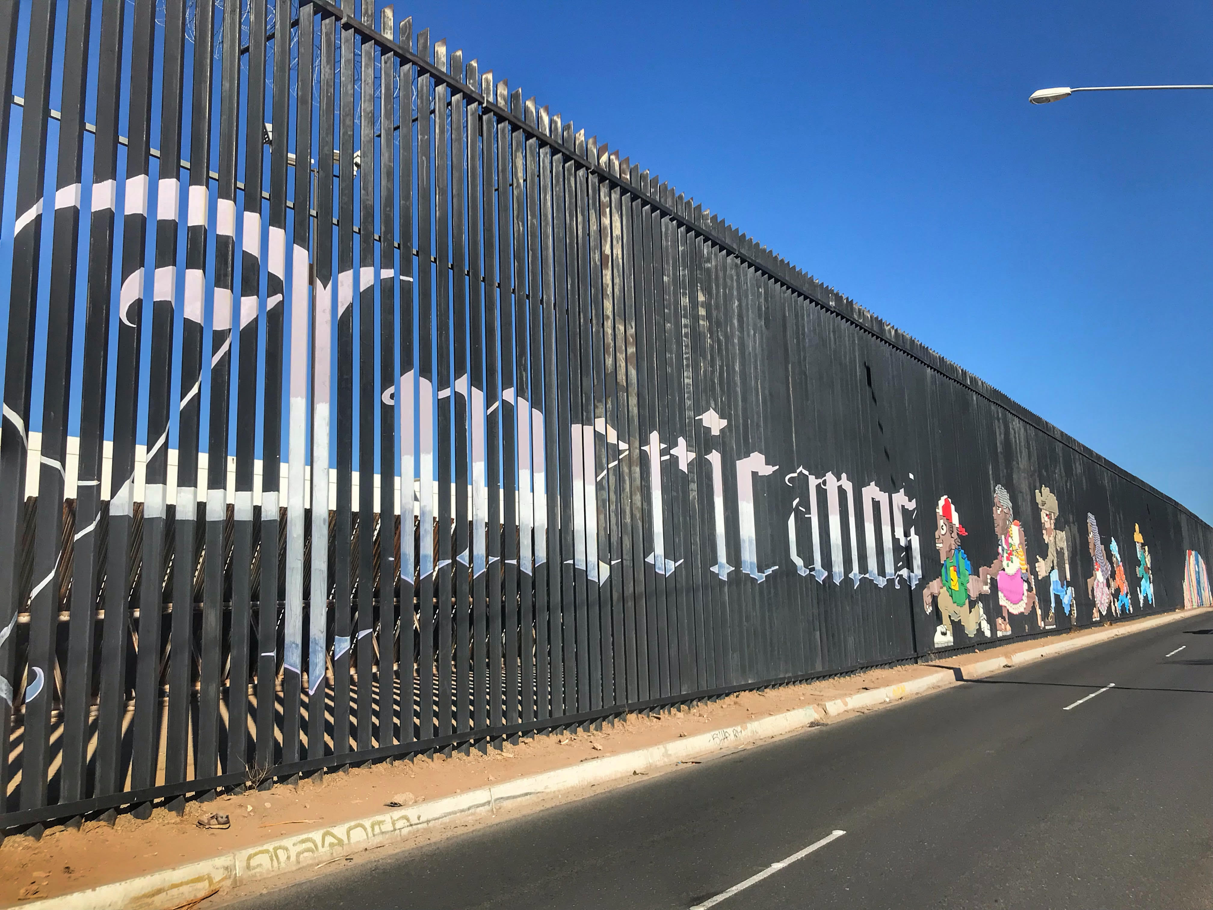 El muro construido durante la presidencia de Donald Trump, en la frontera entre México y EEUU. VÍCTOR MARTÍNEZ-CENICEROS
