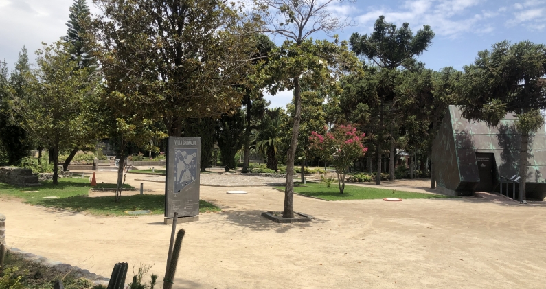 Los jardines del Parque por la Paz Villa Grimaldi, en Santiago de Chile.