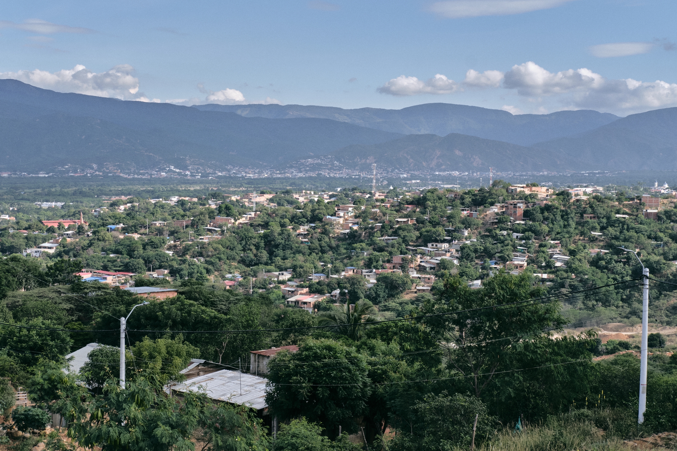 Vista general de La Esperanza. Al fondo clavado en la montaña se ve San Antonio del Táchira. MTQ