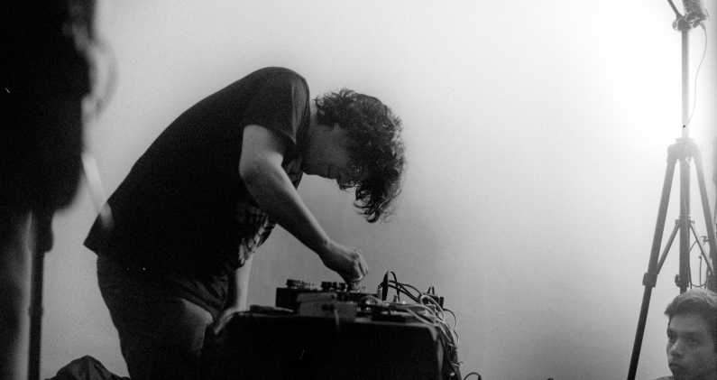 Luis Alvarado lanzó a comienzos de los 2000 el fanzine Autobús, antecedente directo de Buh Records. RAÚL GARCÍA Luis Alvarado lanzó a comienzos de los 2000 el fanzine Autobús, antecedente directo de Buh Records. RAÚL GARCÍA