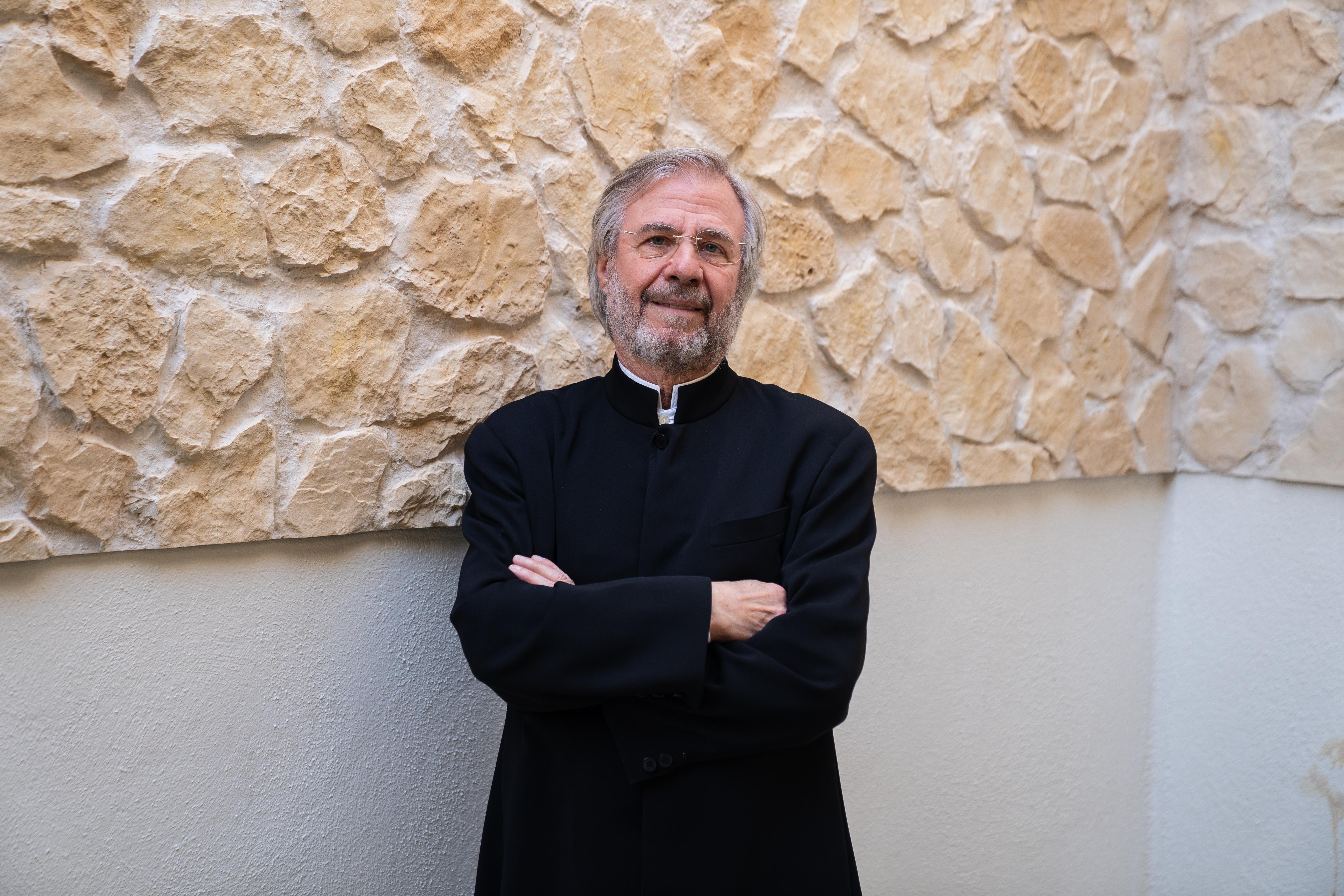 Miguel Sánchez Romera, neurólogo y chef, publica 'La neurogastronomía' (Planeta Gastro), donde explora el vínculo entre cerebro y experiencia culinaria. ROGER ALSINA