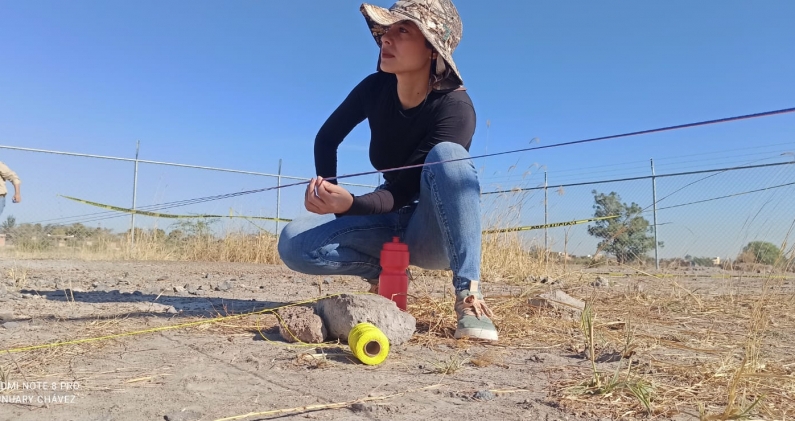 Marcaje y delimitación del terreno durante un ejercicio de creación de fosas experimentales en Jalisco. TUNUARY CHÁVEZ