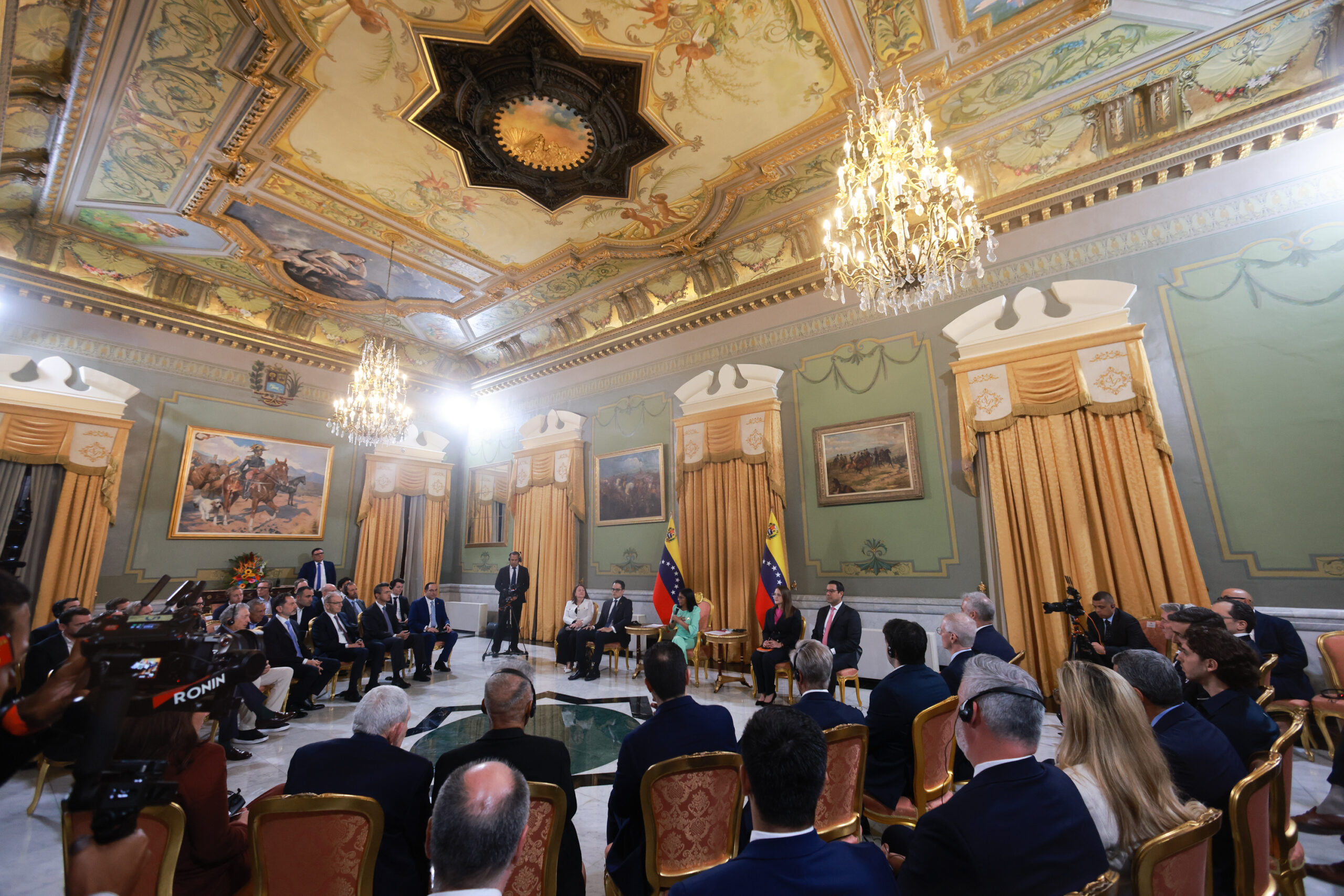 En el Palacio de Miraflores, Delcy Rodríguez encabeza una nueva etapa política en Venezuela marcada por las expectativas de cambio. PRENSA PRESIDENCIAL