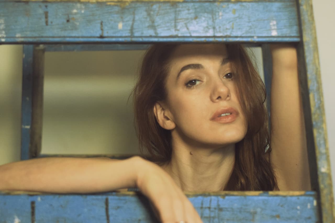 La actriz y escritora argentina Ariadna Asturzzi, con una trayectoria en teatro y televisión, autora de 'Las hijas', un éxito de público en el teatro argentino. SEBASTIÁN NAÓN / AGUSTÍN PULIDO