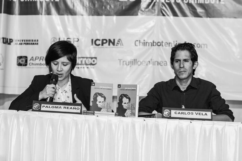 Paloma Reaño y Carlos Vela durante la presentación de 'Crónica de San Gabriel', de Julio Ramón Ribeyro. PESO PLUMA