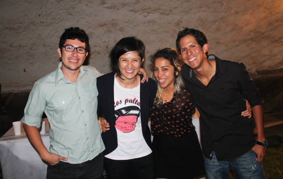 Teo Pinzas, Paloma Reaño y Carlos Vela junto a Tilsa Otta en los inicios de la editorial. PESO PLUMA