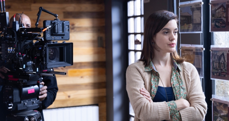 Ariadna Asturzzi en el rodaje de 'Hija del fuego', la serie protagonizada por la China Suárez. CEDIDA Ariadna Asturzzi en el rodaje de 'Hija del fuego', la serie protagonizada por la China Suárez. CEDIDA