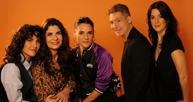 El elenco de 'Las hijas', escrita por Ariadna Asturzzi, uno de los éxitos recientes del teatro argentino. CORTESÍA El elenco de 'Las hijas', escrita por Ariadna Asturzzi, uno de los éxitos recientes del teatro argentino. CORTESÍA