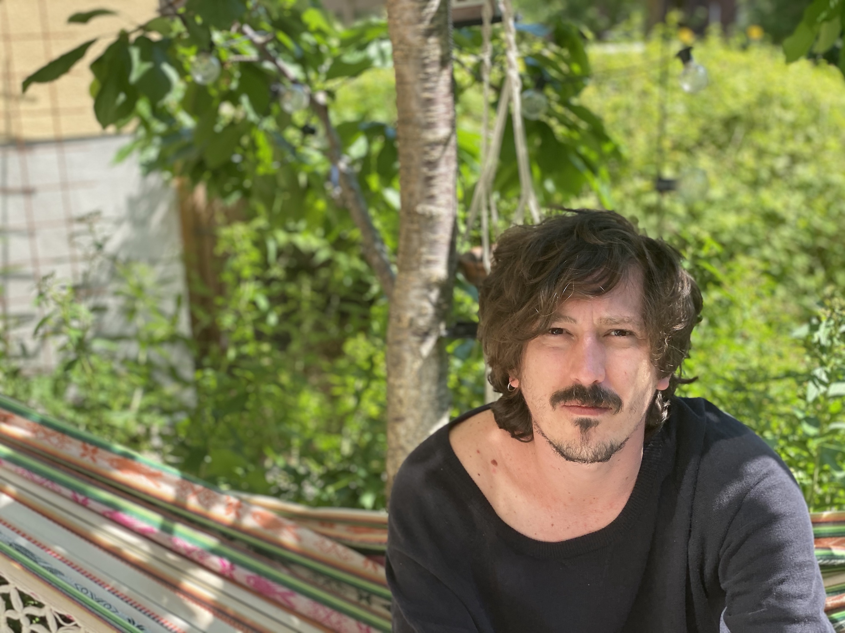 El director colombiano Simón Mesa Soto estrena 'Un poeta', una tragicomedia premiada en Festival de Cannes y Festival Internacional de Cine de San Sebastián. CORTESÍA