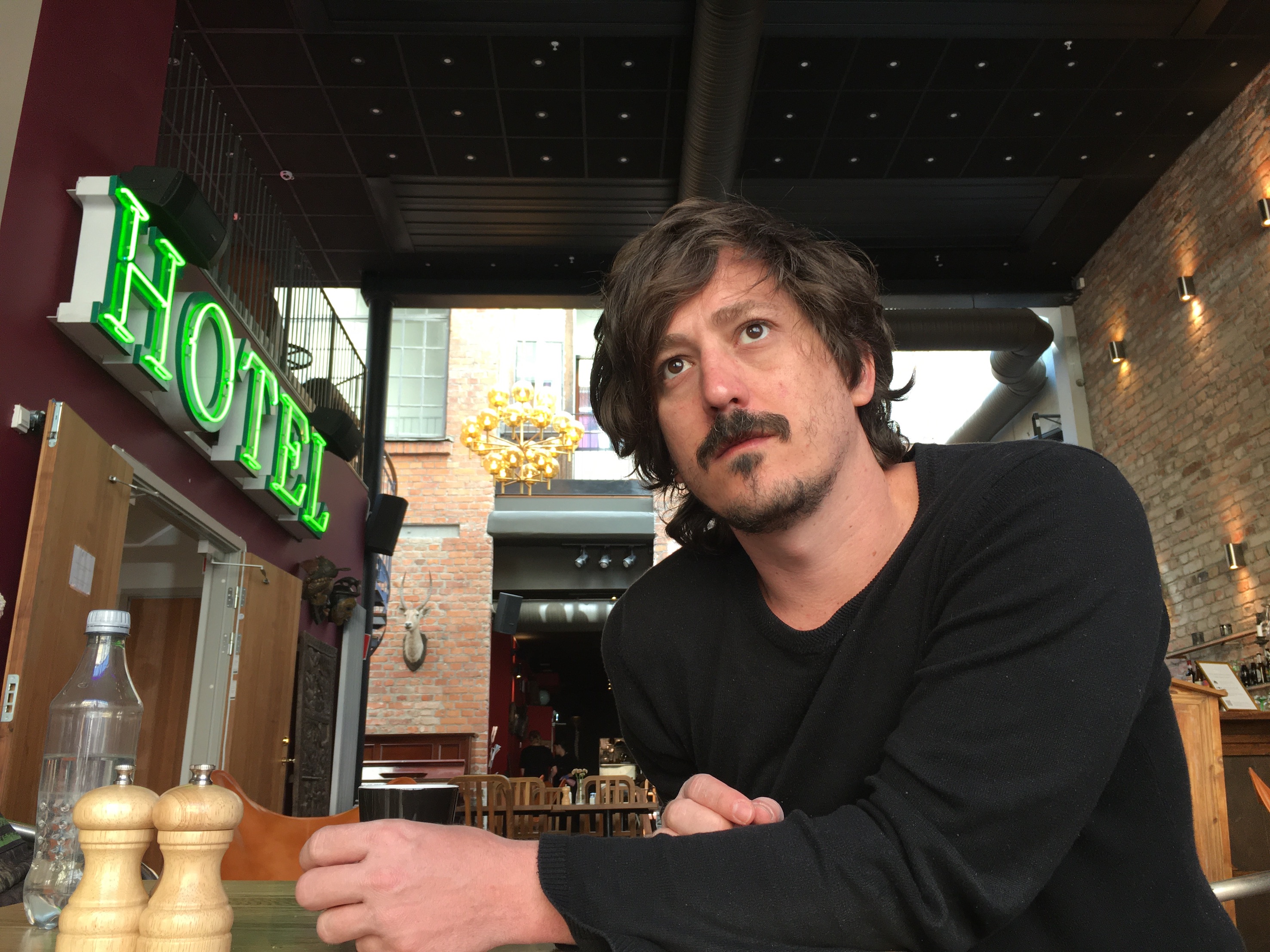 El director Simón Mesa Soto, ganador de la Palma de Oro por 'Leidi' y autor de 'Amparo', estrena ahora 'Un poeta'. CORTESÍA