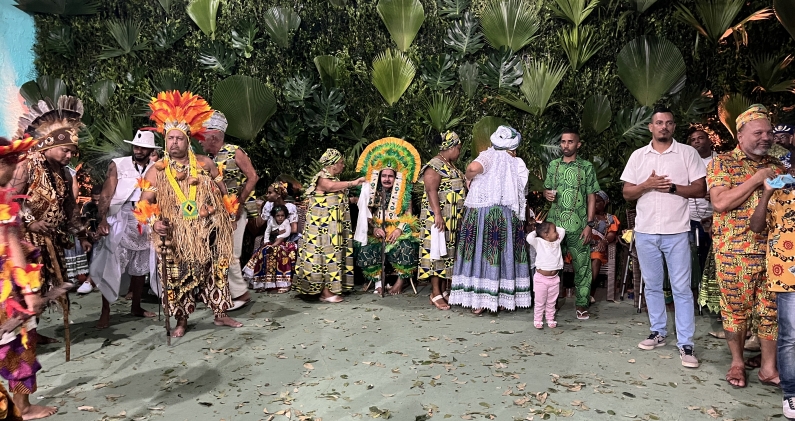 Fieles participan en un ritual de candomblé en el terreiro Ilê Axé Ajagunã, liderado por Pai Aristides Mascarenhas. HE