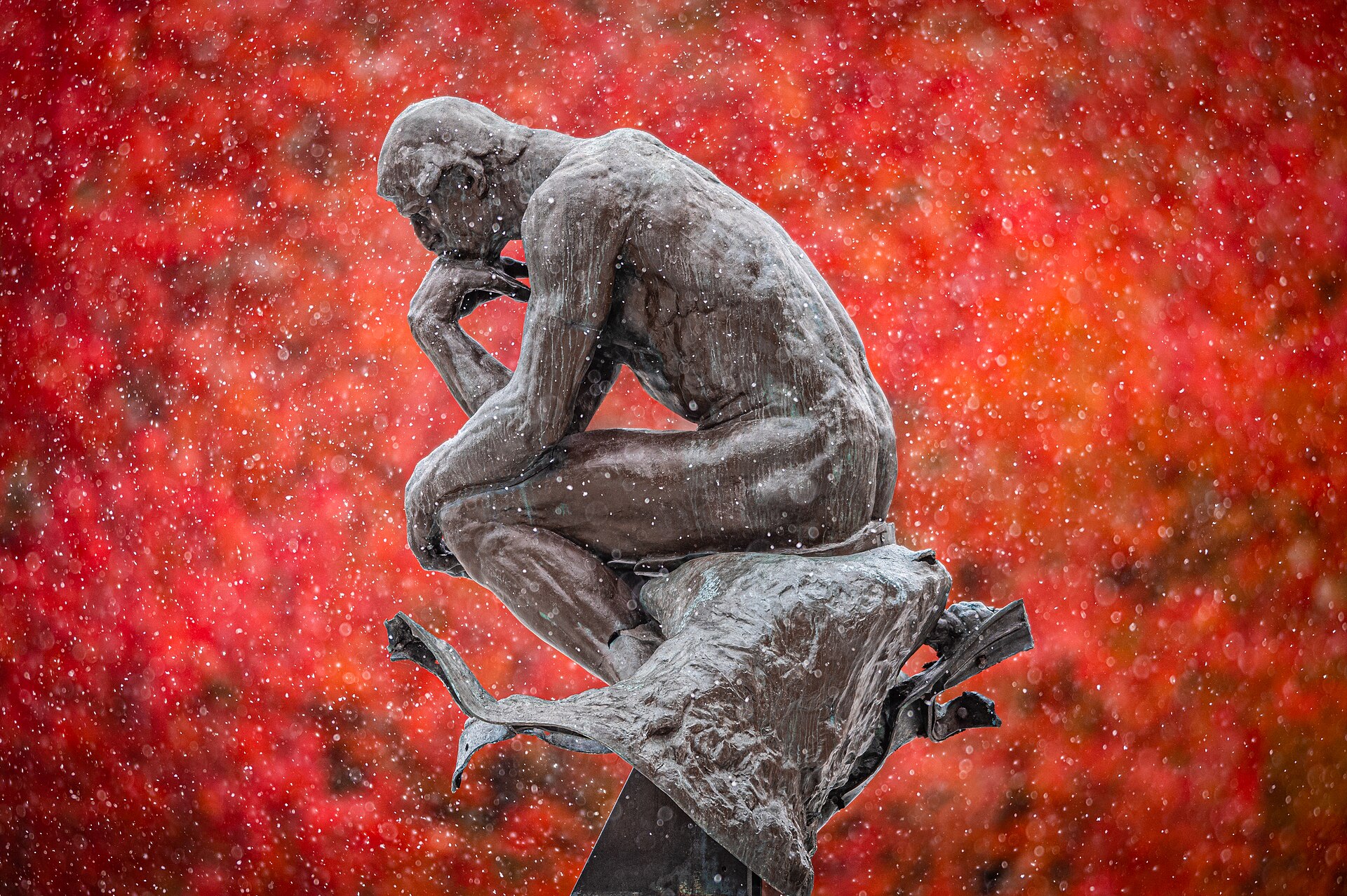 Una réplica en bronce de 'El pensador', de Auguste Rodin, frente al Museo de Arte de Cleveland, símbolo de la reflexión y la sensibilidad. ERIK DROST