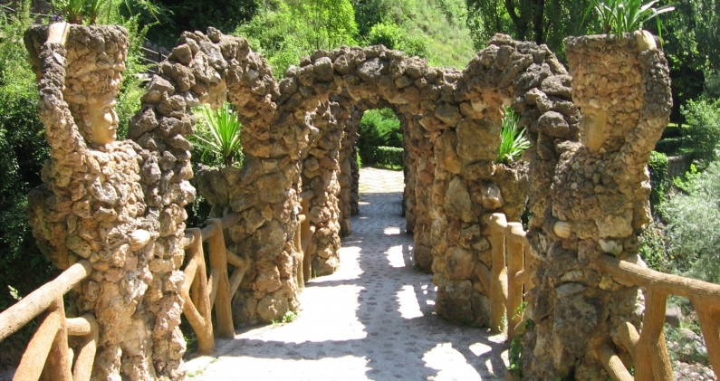 Los Jardines Artigas, en La Pobla de Lillet, integran puentes, agua y vegetación en plena naturaleza. WIKIMEDIA COMMONS / CANAAN Los Jardines Artigas, en La Pobla de Lillet, integran puentes, agua y vegetación en plena naturaleza. WIKIMEDIA COMMONS / CANAAN