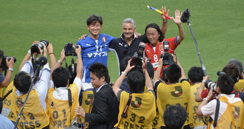 Kazuyoshi Miura (izquierda) junto a Roberto Baggio y Tsuyoshi Kitazawa en Japón, en 2013. KANEGEN Kazuyoshi Miura (izquierda) junto a Roberto Baggio y Tsuyoshi Kitazawa en Japón, en 2013. KANEGEN
