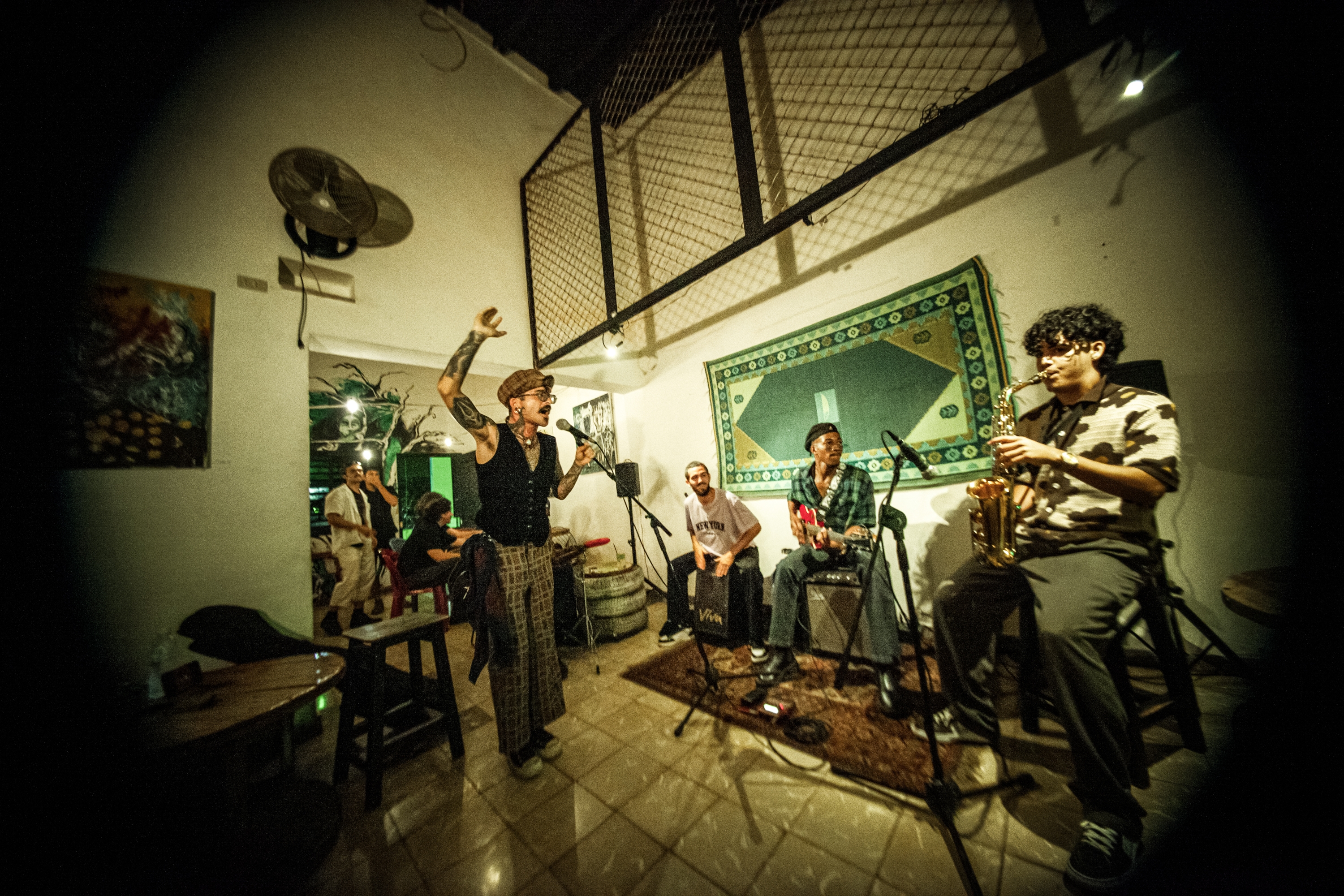 Concierto en La Casa de la Bombilla Verde, un espacio cultural independiente de La Habana. MARÍA LUCÍA EXPÓSITO