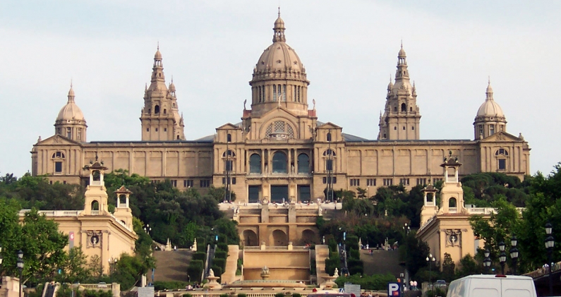 El MNAC recorre siglos de arte catalán desde uno de los edificios más emblemáticos de Barcelona. SERGI LARRIPA El MNAC recorre siglos de arte catalán desde uno de los edificios más emblemáticos de Barcelona. SERGI LARRIPA