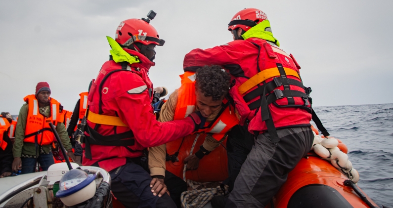 Los rescatados en la misión 18 del Aita Mari fueron llevados a Vibo Valentia donde el gobierno de Meloni espera poder deportarlos a terceros países. ST Los rescatados en la misión 18 del Aita Mari fueron llevados a Vibo Valentia donde el gobierno de Meloni espera poder deportarlos a terceros países. ST