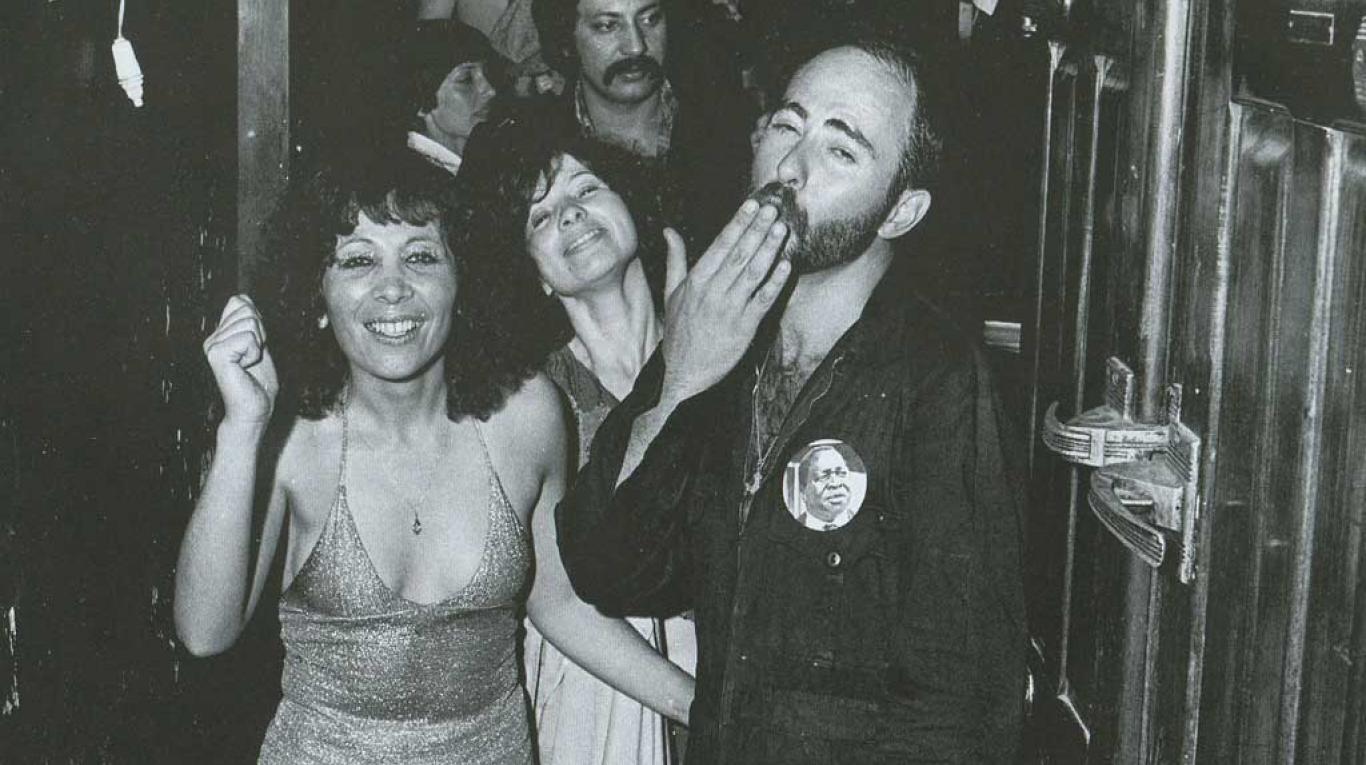 Monona, una de las bailarinas más emblemáticas de los primeros espectáculos ricoteros, junto al Indio Solari en 1978. ARCHIVO