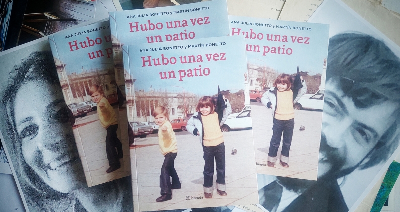 Ejemplares de 'Hubo una vez un patio', el libro de Ana Julia y Martín Bonetto publicado por Planeta. CORTESÍA
